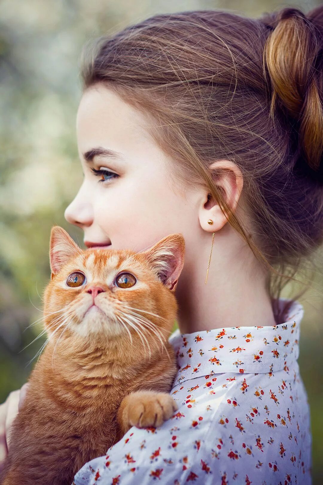 Кошка девочка. Девушка кошка. Красивая девушка с котиком. Девочка с котом. Женщина с котом.