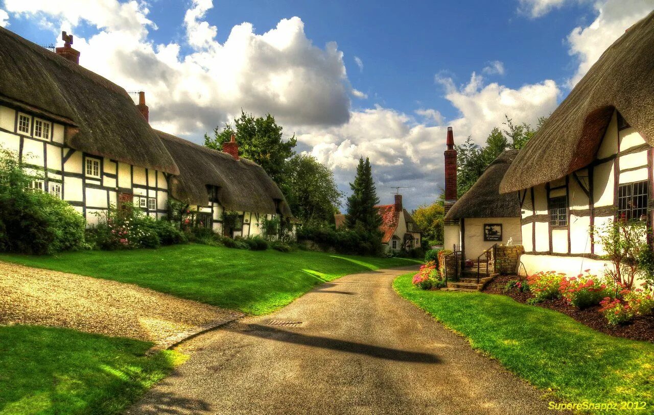 The hidden village. Фон английские деревни. Обои на рабочий стол английская деревня. Английская глубинка. Заборы в Англии.