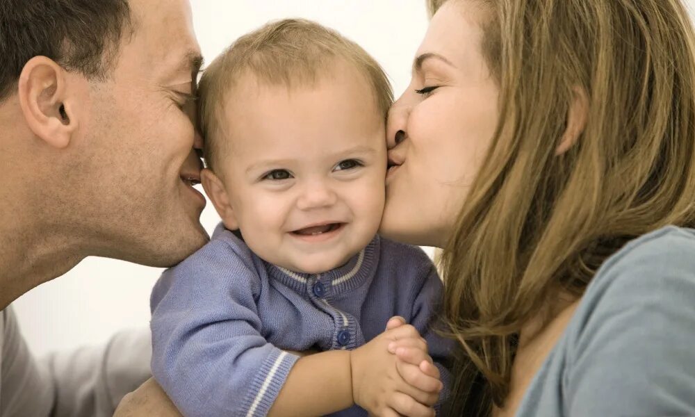 Третий воспитывать. Любовь к ребенку. Любовь родителей к детям. Привязанность в семье. Потребность в принадлежности и любви.