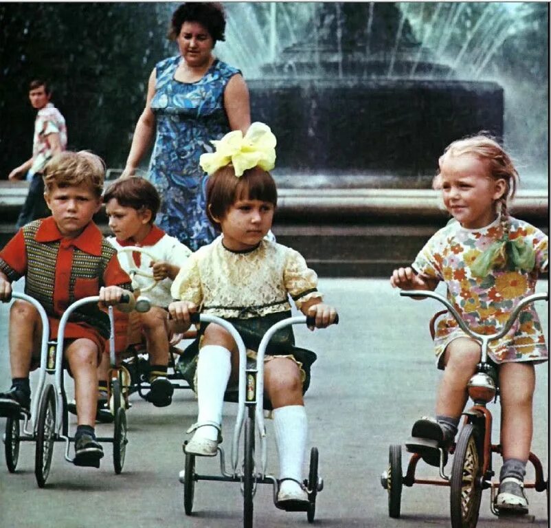 В первые годы детства человек проходит конечно. Советское детство. Наше советское детство. Дети 80-х годов. Советское детство цветные.
