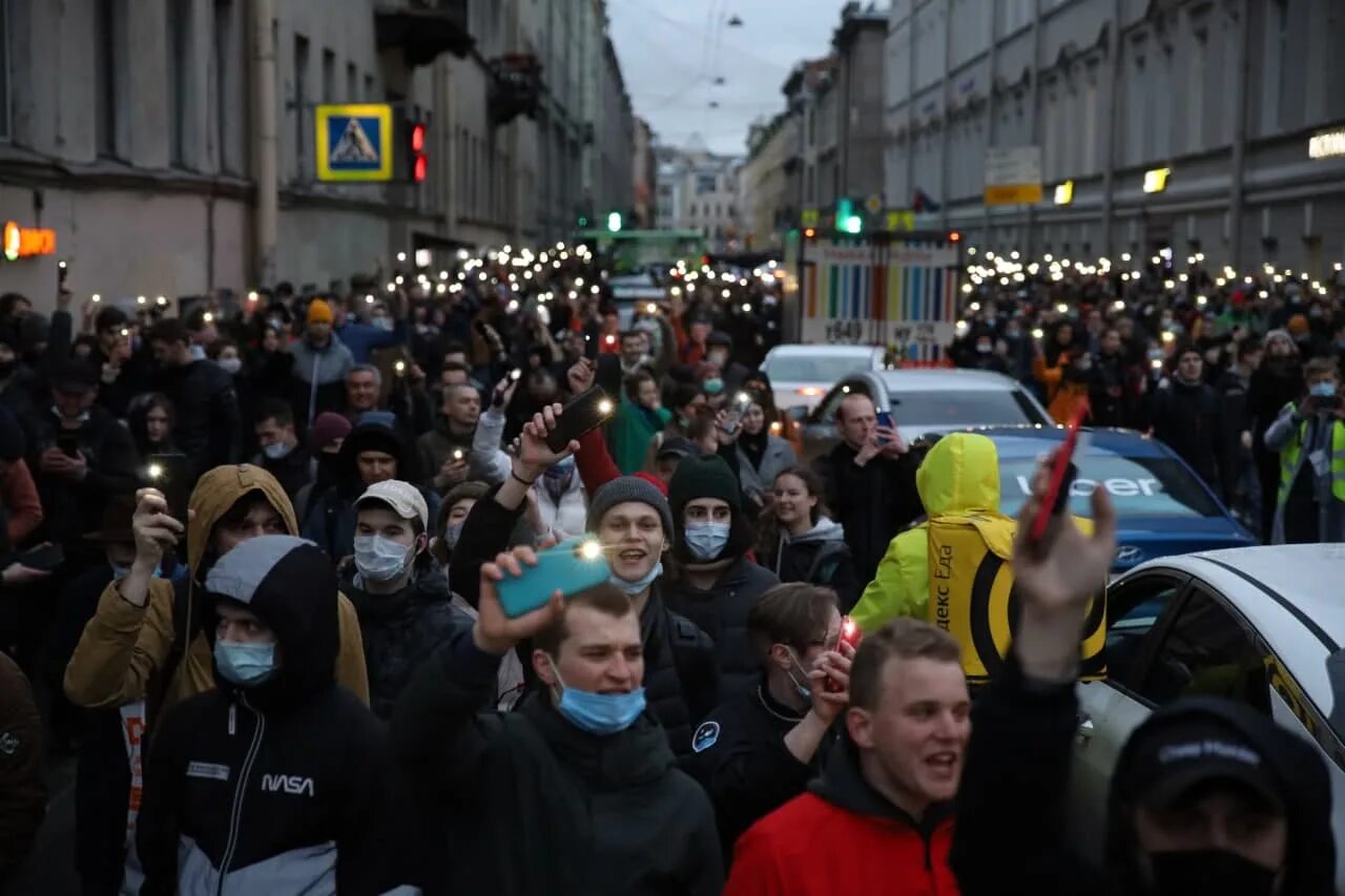 Митинг апрель 2021. Питер 21 апреля митинг. Митинг навального 24