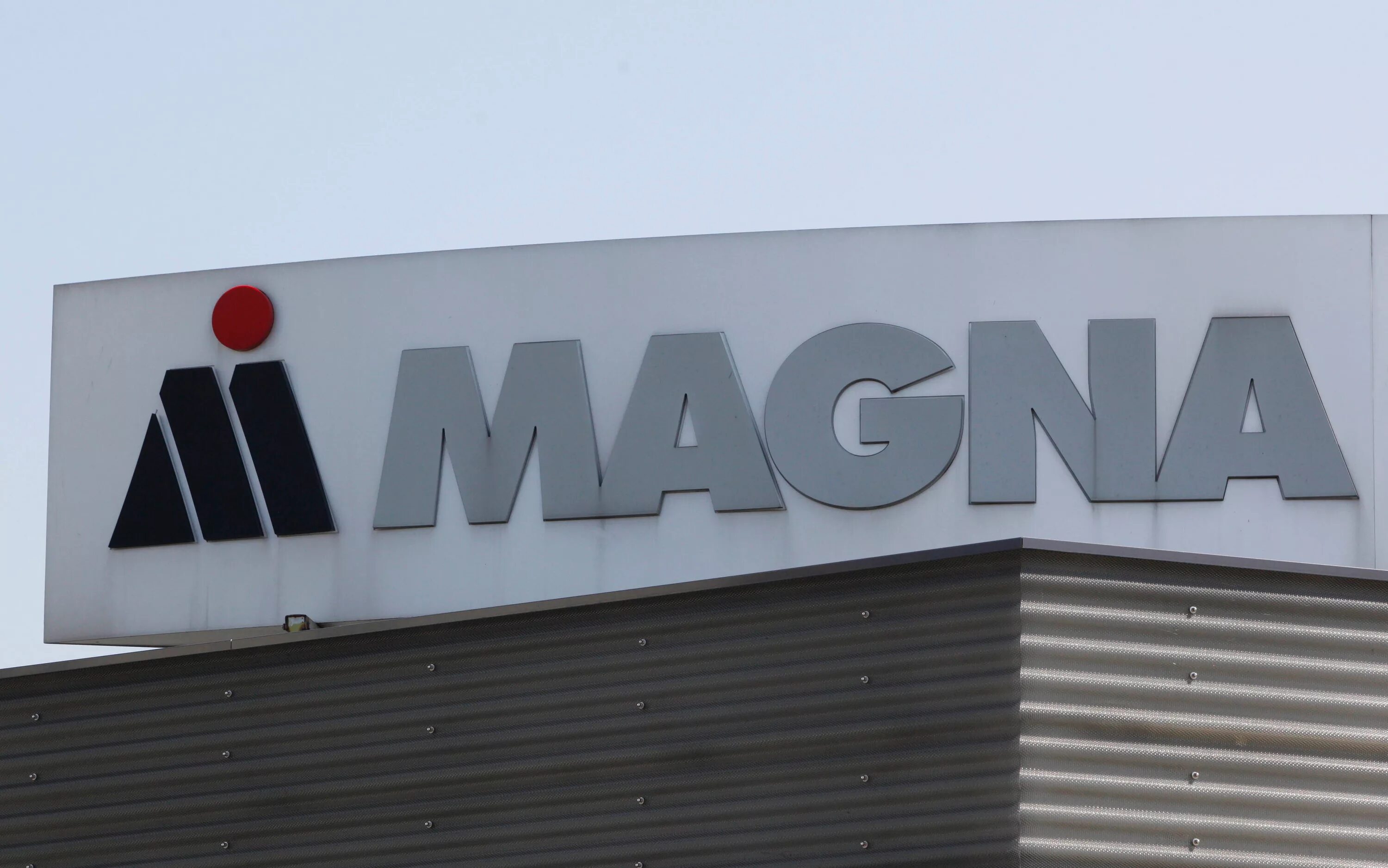 Автомобиль компании магна. Magna. Magna international. Magna. Магна штаер.