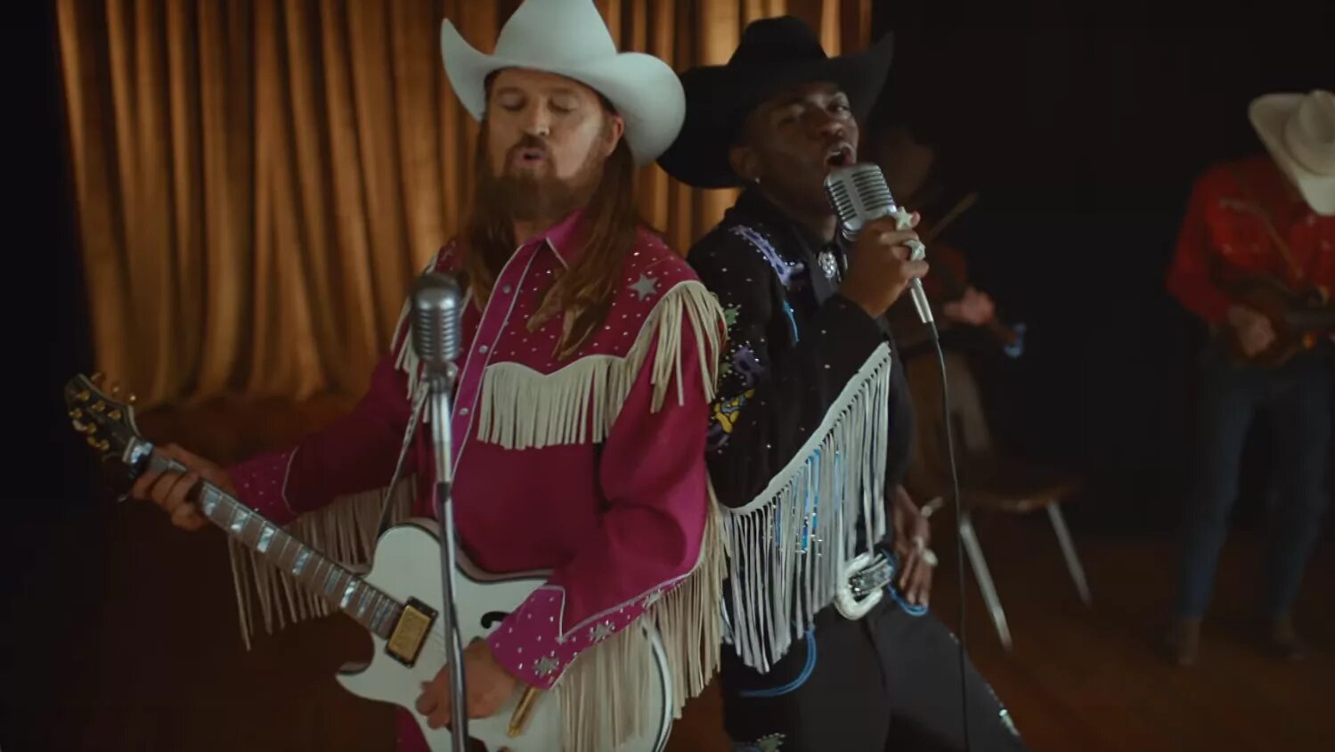 Billy cyrus old town. Lil nas x - old Town Road ft. Billy ray Cyrus. Old Town Road (feat. Billy ray Cyrus) [Remix] Lil nas x. Billy ray Cyrus old Town Road.