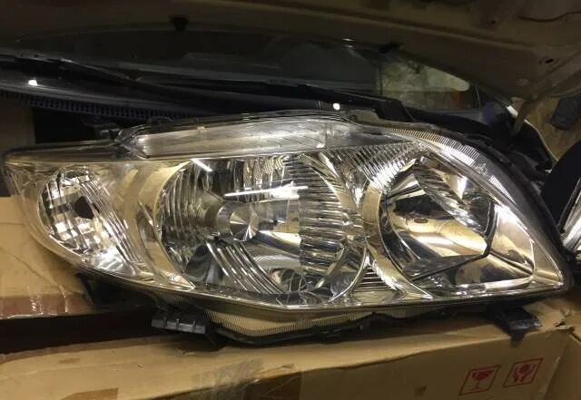 Королла с квадратными фарами. Фара тойота королла 2007. Фара tyc toyota corolla e150. Фара toyota арт. Тойота королла фары передние.