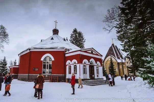 Храм дорога жизни. Храм Спаса Нерукотворного во Всеволожске. Храм Спаса Нерукотворного образа на дороге жизни Всеволожск. Храм Спаса Нерукотворного образа Всеволожск внутри. Церковь Спаса Нерукотворного образа во Всеволожске зимой.