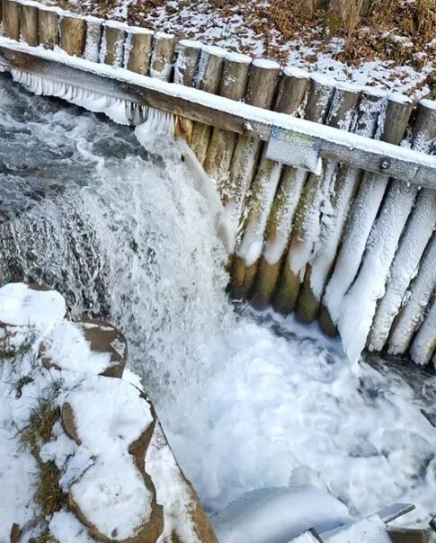 Голубое озеро Казань водопад. Водопад на голубом озере в Казани. Водопад на голубых Озерах Казань. Хрустальный водопад Казань.