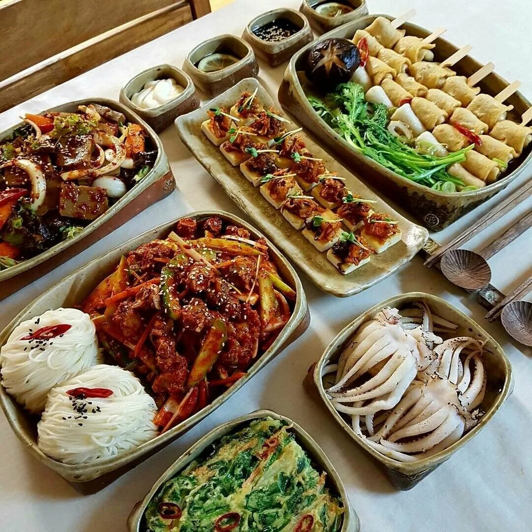 Южный обед. Корейская еда. Корейская Национальная кухня. Еда в Корее. Корейская Повседневная еда.