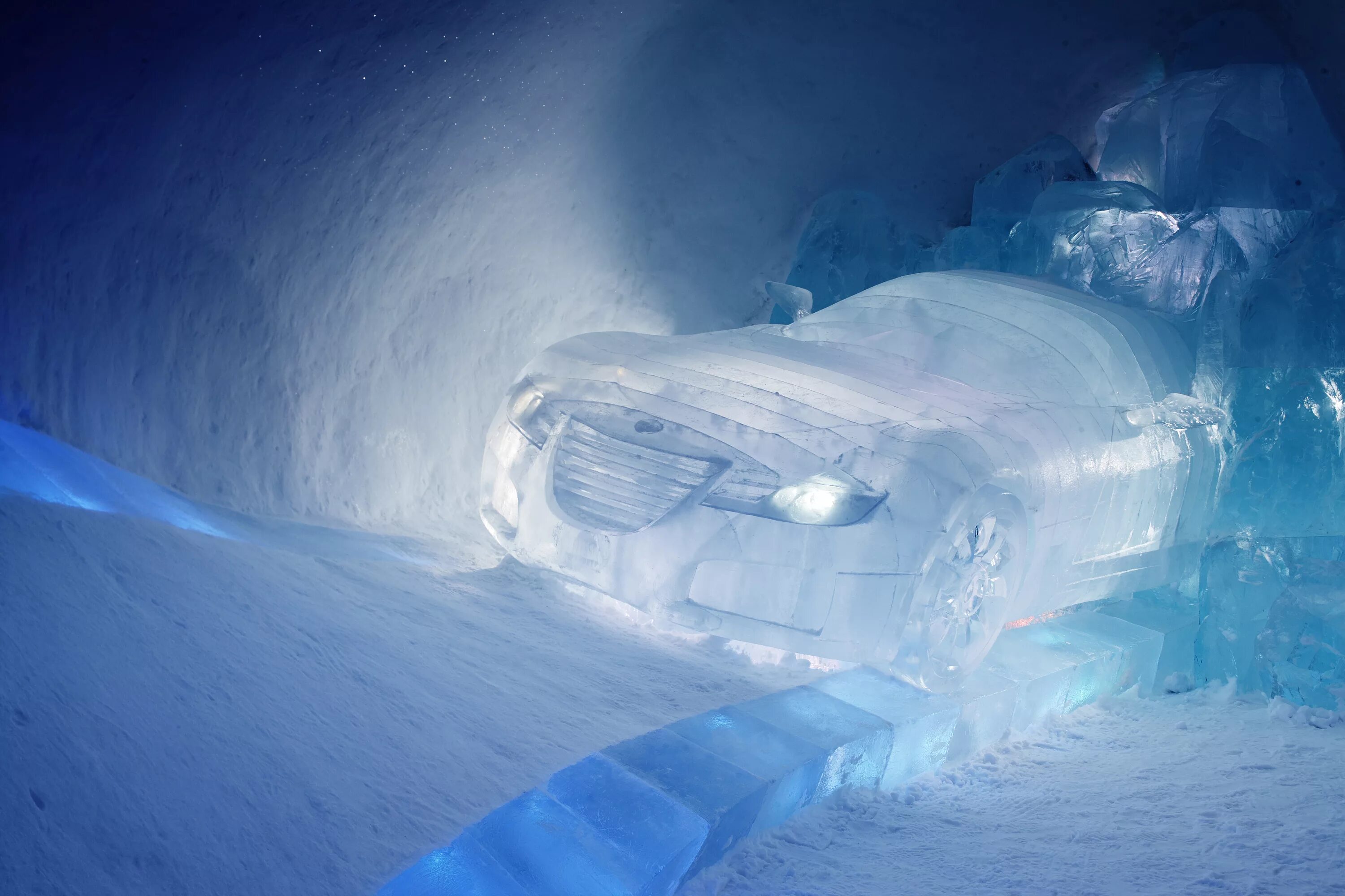 Cold car. Автомобиль зимой. Машина во льду. Автомобиль из льда. Машина в снегу.