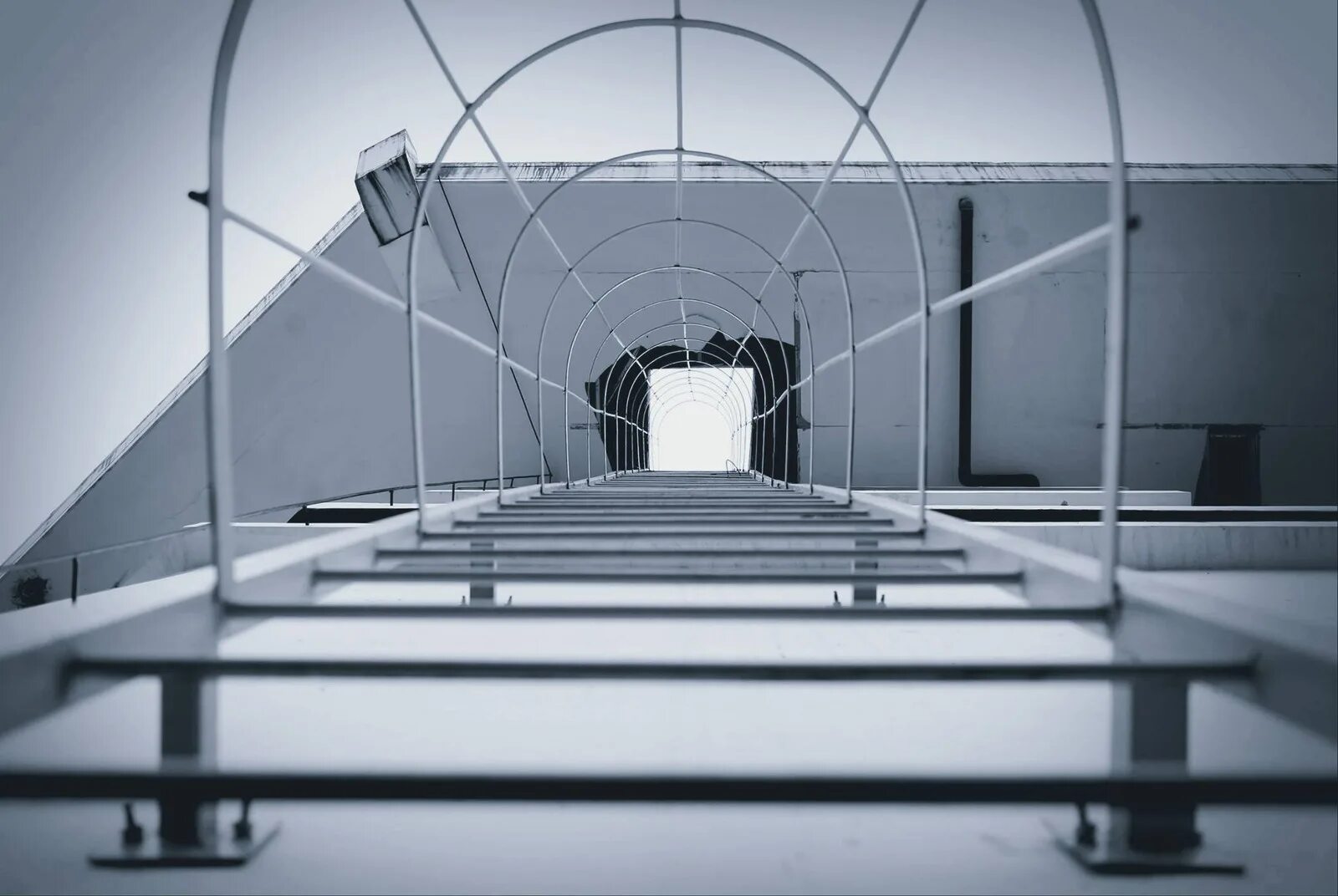 Подвесная металлическая дорожка в здании. Высоко это внутри. Высоко это внутри. Башня изнутри останкино экскурсия. Смотровая площадка москва сити панорама 360 башня федерация.