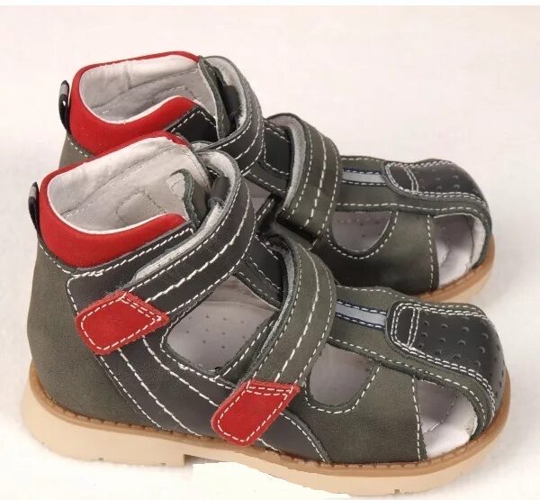 Как правильно сандаль или. Ortuzzi ОРТ-700 детская обувь. Ботинки Ortuzzi 701. Сандалии детские с каблуком Томаса. Детская обувь с каблуком Томаса.