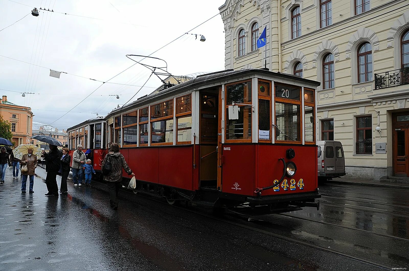 Трамвай 20 Санкт-Петербург. Парад трамваев Питер. Чижик СПБ трамвай. Петербургский трамвай 20.