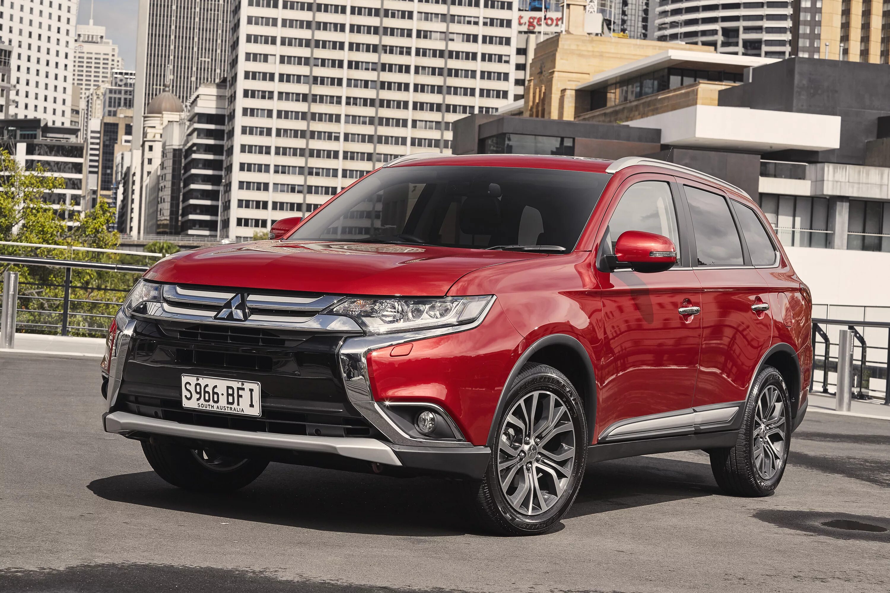 Мицубиси аутлендер 2015 год. Mitsubishi Outlander 2015. Митсубиси Аутлендер 3. Mitsubishi Outlander 2016. Мицубиси Аутлендер 2016.