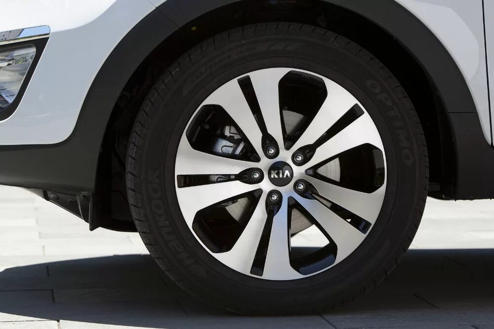 Киа спортейдж размер резины. Kia Sportage Wheel. Стандартные заводские шины Киа Спортейдж 3. 19 Радиус на Киа Спортейдж 3. Стандартные шины на Киа Спортейдж 4.