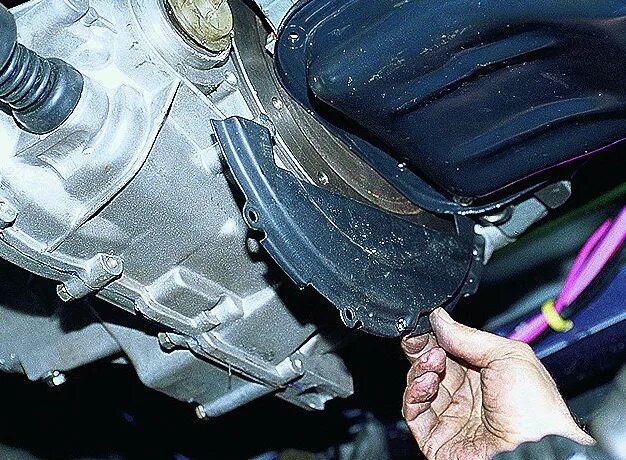 Кпп уаз 469 переключение передач. Кпп ваз 2109 без картера сцепления. Кпп ваз 2107. Сборка вала кпп ваз 2101. Снятие рычага кпп уаз 469.