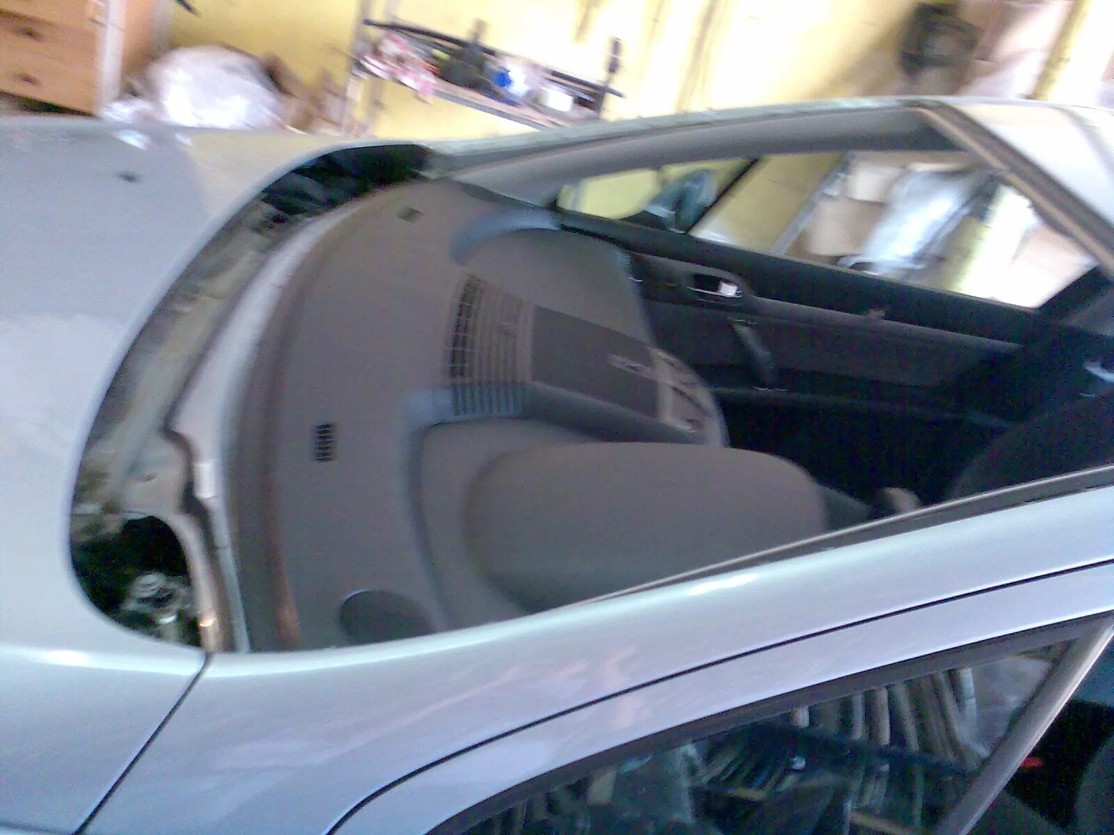 Пежо 407 купе лобовое. Peugeot 508 лобовое стекло. Лобовое стекло на пежо 407 универсал 2009. Замена лобового стекла пежо. Пежо 407 купе лобовое.
