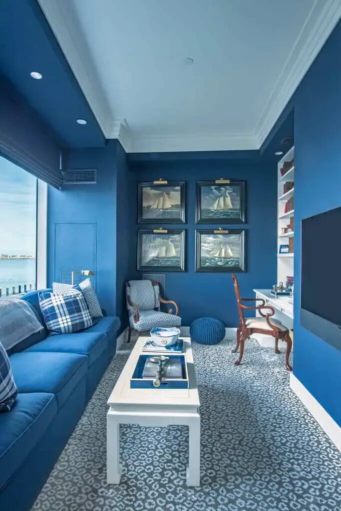 Где живут синие. Кабинет в голубых тонах. Синяя стена. Синий пол в интерьере. Цвет кабинета голубой.