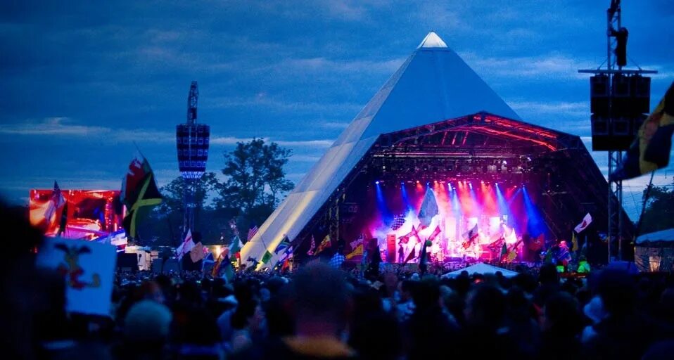 Stage local. Гластонбери сцена the pyramid stage.. pyramid stage glastonbury. glastonbury festival stage. гластонбери бар.