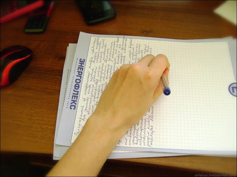 как пишут левши. как пишут левши. почерк левши. письмо левой рукой. клавиатура для левшей.