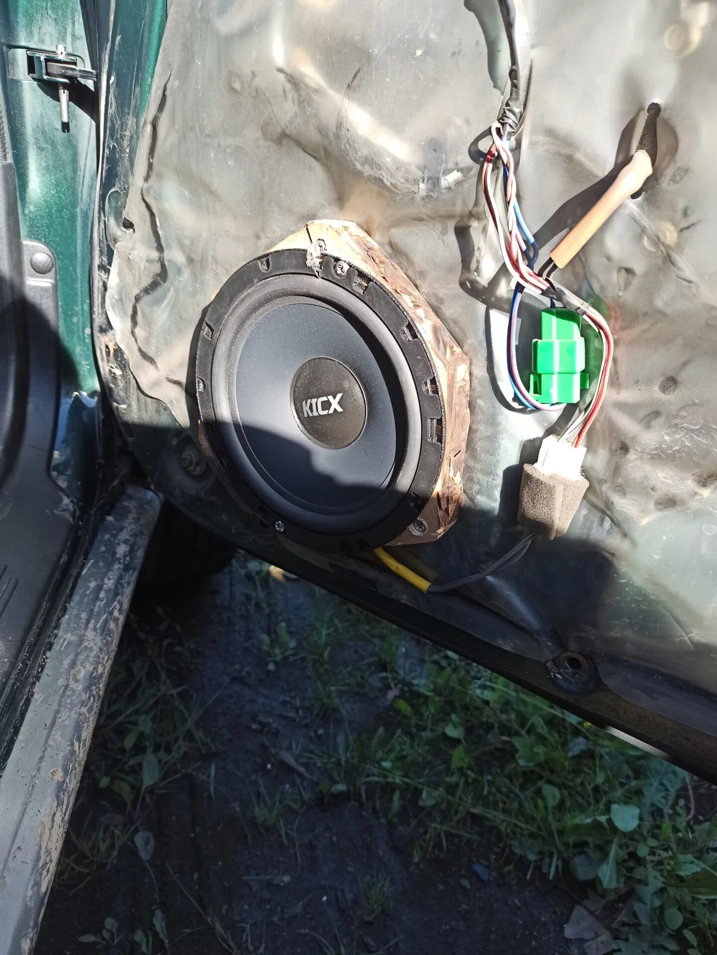 Колонки в subaru legacy bf bc bj. Производитель штатных динамиков субару аутбек 2006. Штатная акустика subaru outback 2018 года. Динамики субару легаси. Динамики субару легаси.