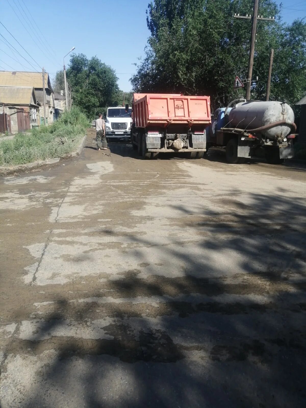 Почему нет воды астрахань сегодня. Авария на водопроводе. Авария Астрахань 12 июня.