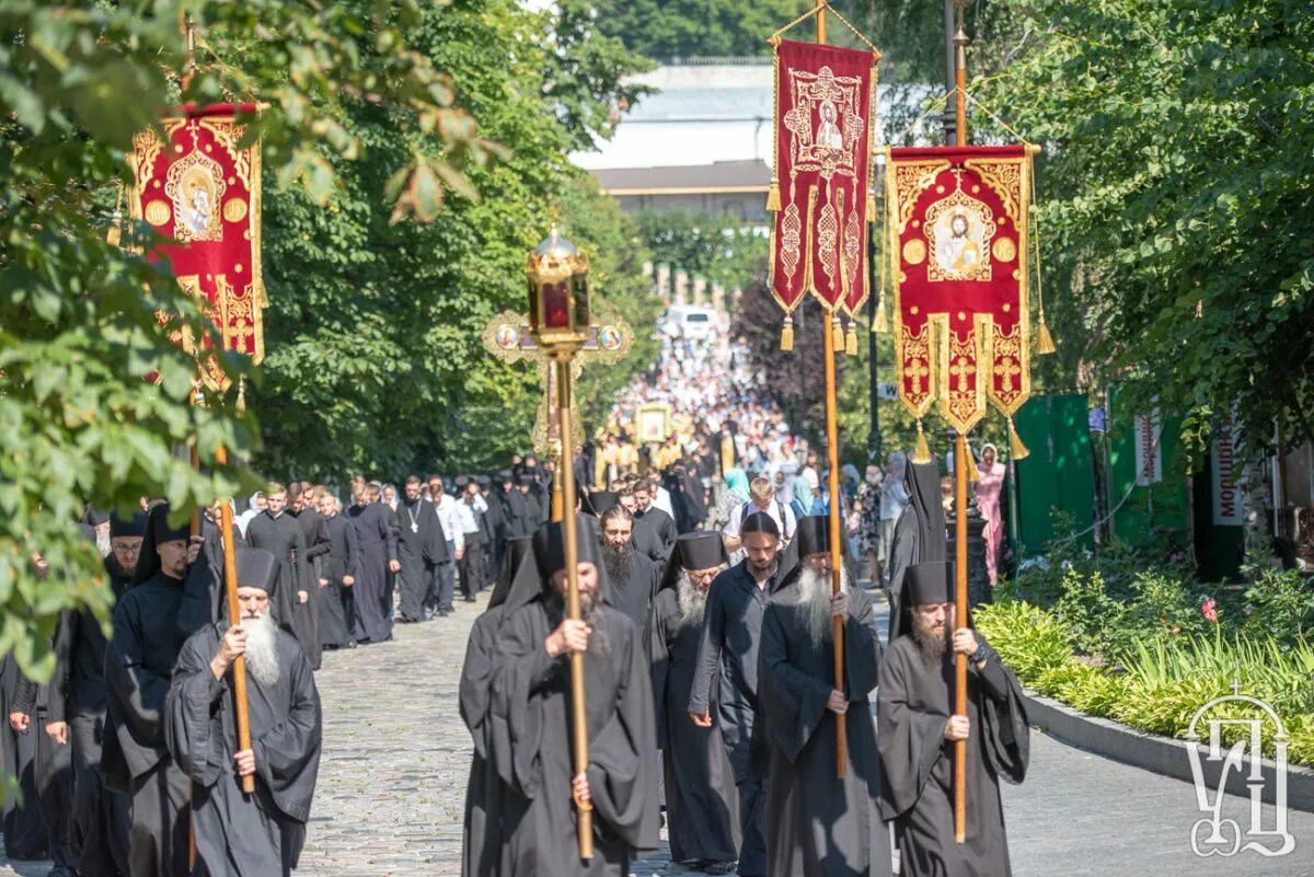 Ход св. Киево-Печерская Лавра крестный ход. УПЦ крестный ход. УПЦ МП крестный ход. Киев крестный ход в Киево-Печерской Лавре.