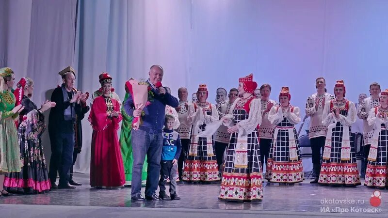 Выступление ансамбля было. Ансамбль ивушка тамбов. ансамбль танца ивушка воронеж. ансамбль ивушка липецк. выступление ансамбля.