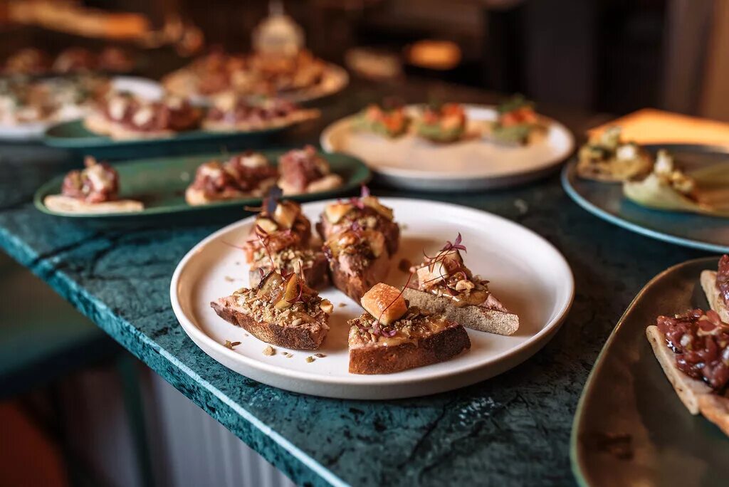 ресторан бобо санкт-петербург. ресторан кинза на комендантском в спб. коммонс ресторан. тито ресторан санкт-петербург. анте ресторан санкт-петербург.