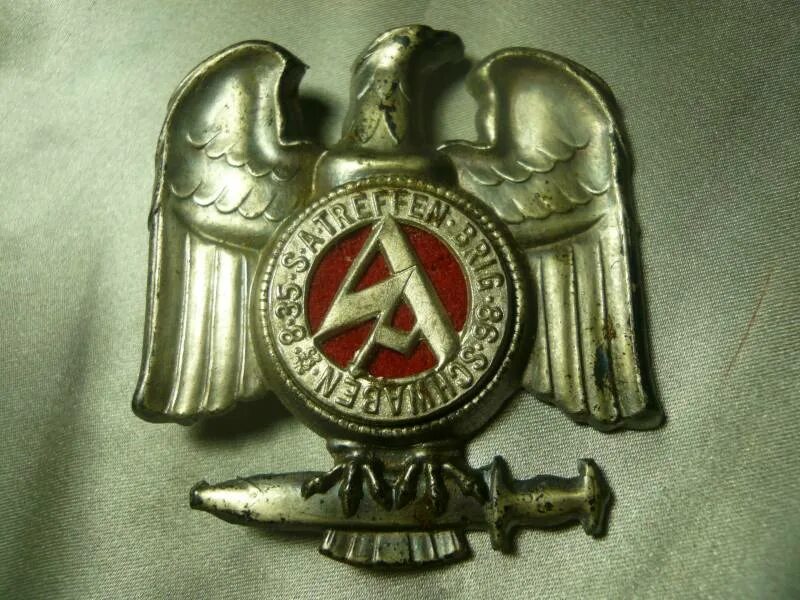 Знак са 3 Рейх. Значки 3 рейха. 3 Рейх фашистская символика. Значок вермахта.