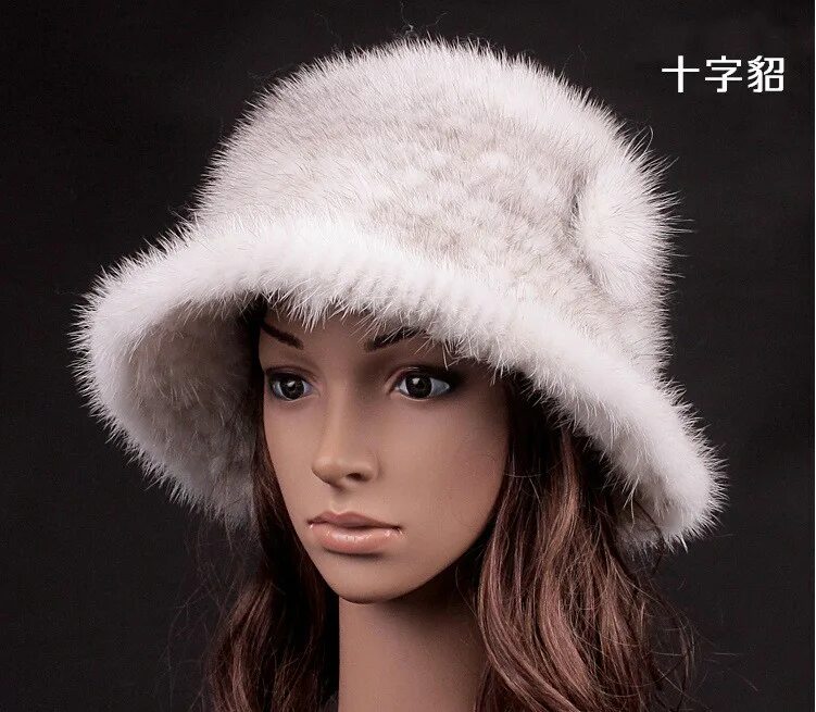 зимняя меховая. зимняя меховая. шапка из меха. меховая шапка "ушанка". красивая девушка в меховой шапке.