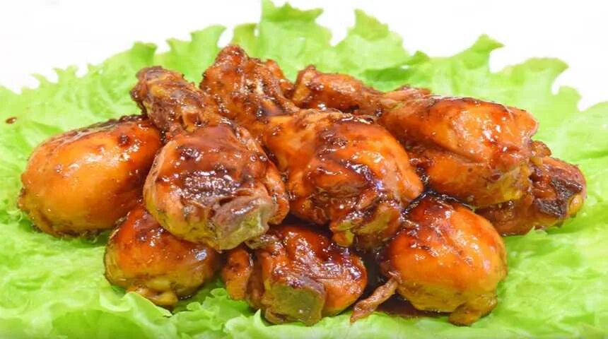 Куриные ножки на сковороде в соевом соусе. Куриные ножки в медовом соусе. куриные голени тушеные. вкусные куриные ножки в томатном соусе. голени в медовом соусе на сковороде.