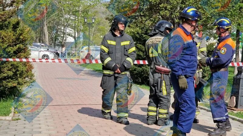 Пожарно спасательная часть 317. Спасатели фото. Спасатель дежурный. Дежурный караул мчс. Документальный про спасателей.