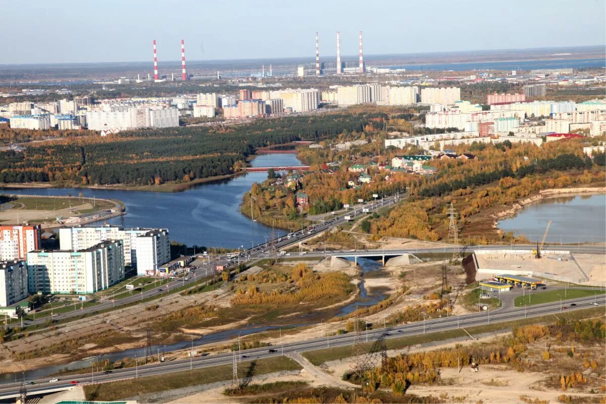 Река Обь Сургут. Река Обь Нижневартовск. Югорский мост Сургут. Набережная Сургут река Обь СУРГУ. Самый большой оби