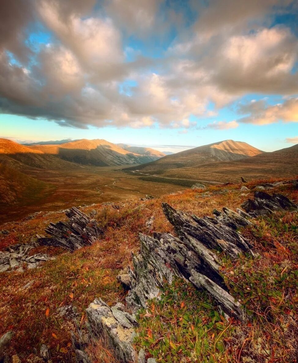 озеро в горах хакасия. савчак гора хакасия. сибирь хакасия. холмистые горы хакасии. республика хакасия.
