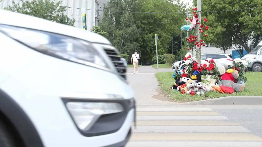 Памятники для погибших. Авиаторов сбили пешехода.