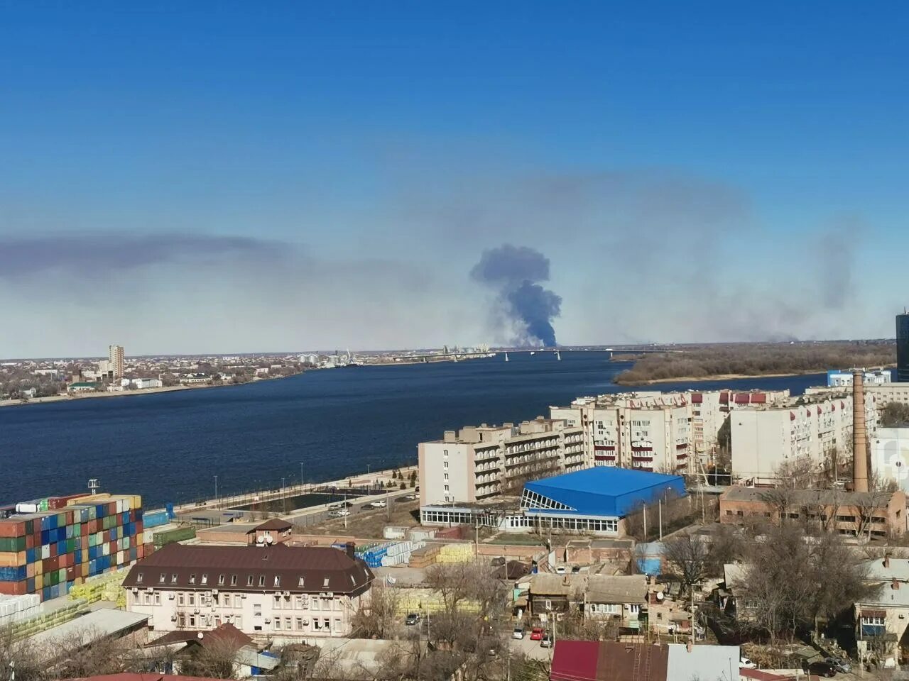Тополиная роща астрахань фото. Гарь в астрахани. Гарь в астрахани. Тростниковая гарь. Гарь в астрахани.