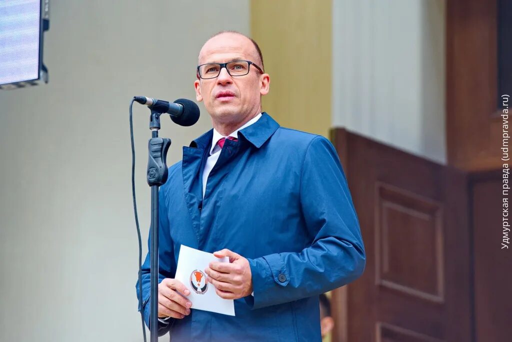 Дом бречалова в ижевске фото. Бречалов и елка желаний. Поздравление бречалова с 2024 годом. Новогодняя елка главы республики чувашия. Поздравление бречалова с 2024 годом.