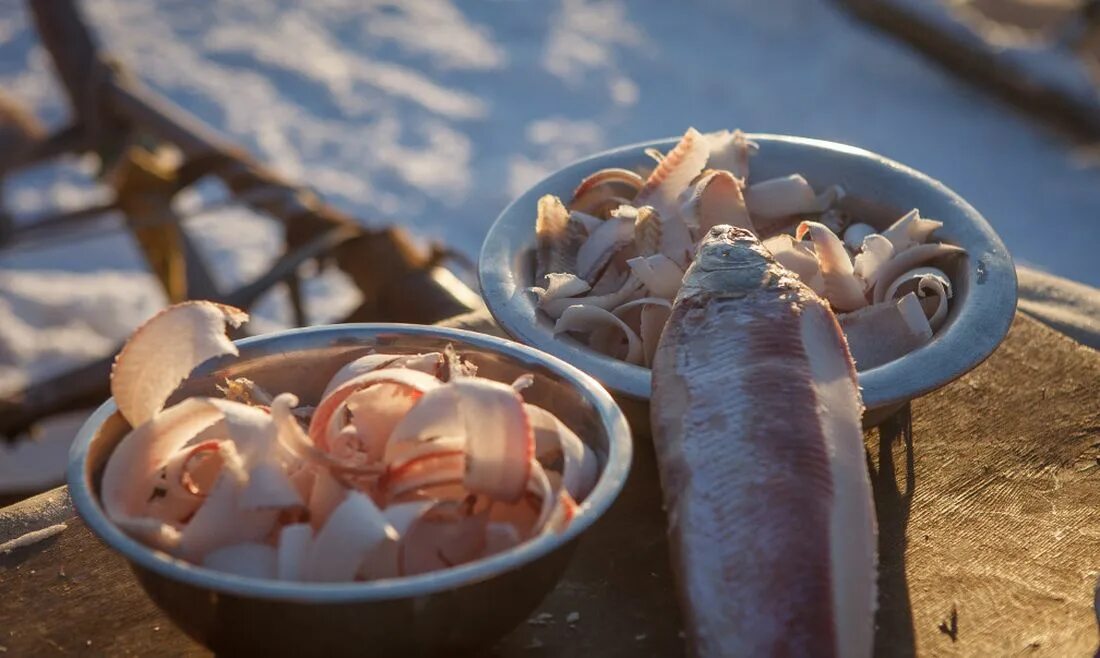 У рыбы есть мясо. Национальное блюдо чукчей строганина. Якутская строганина.