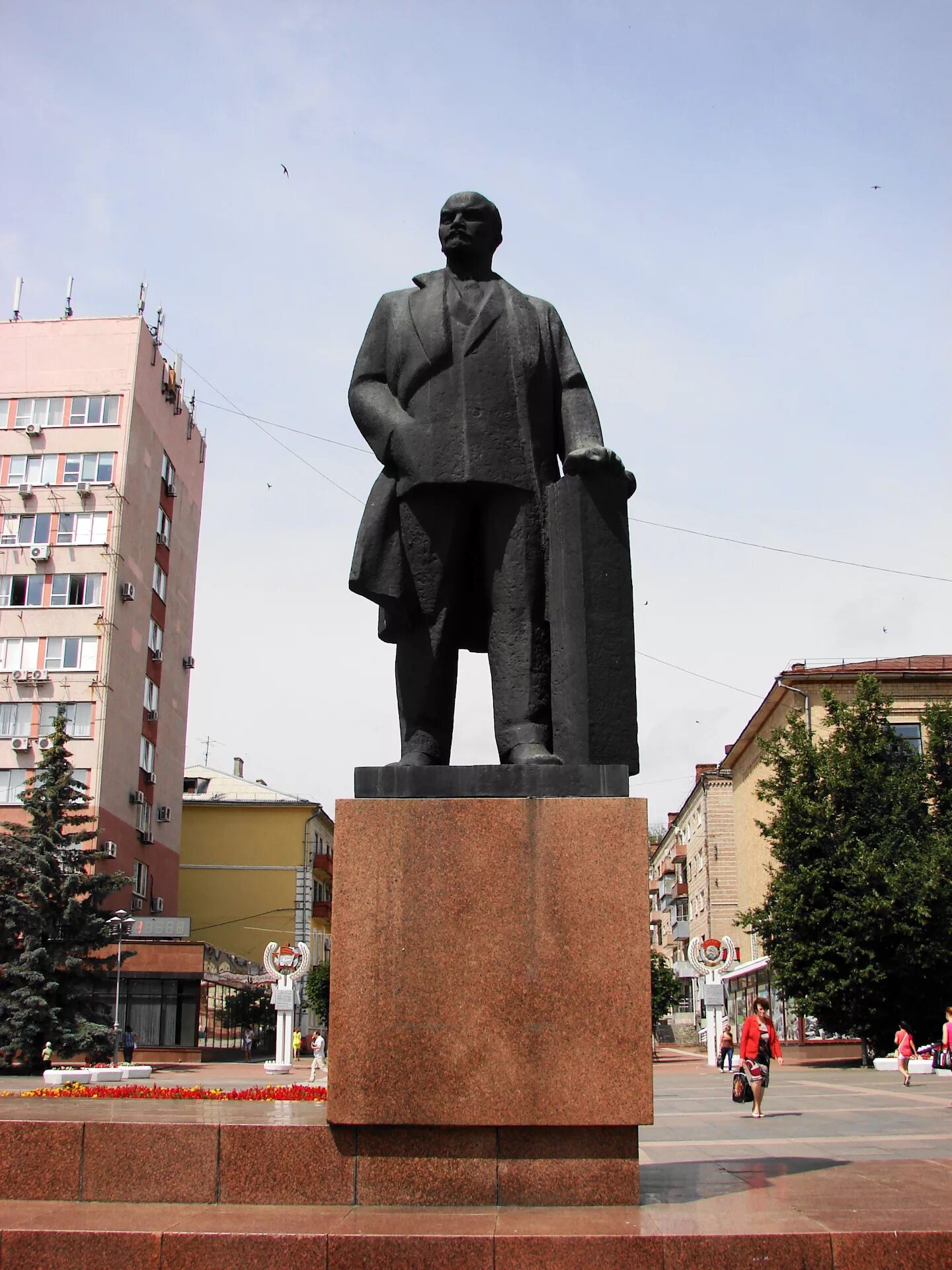 Пл брянск. Памятник Ленину Брянск. Памятник на площади Ленина Брянск. Памятник Ленину Брянск площадь Ленина. Брянск Советский район площадь Ленина.