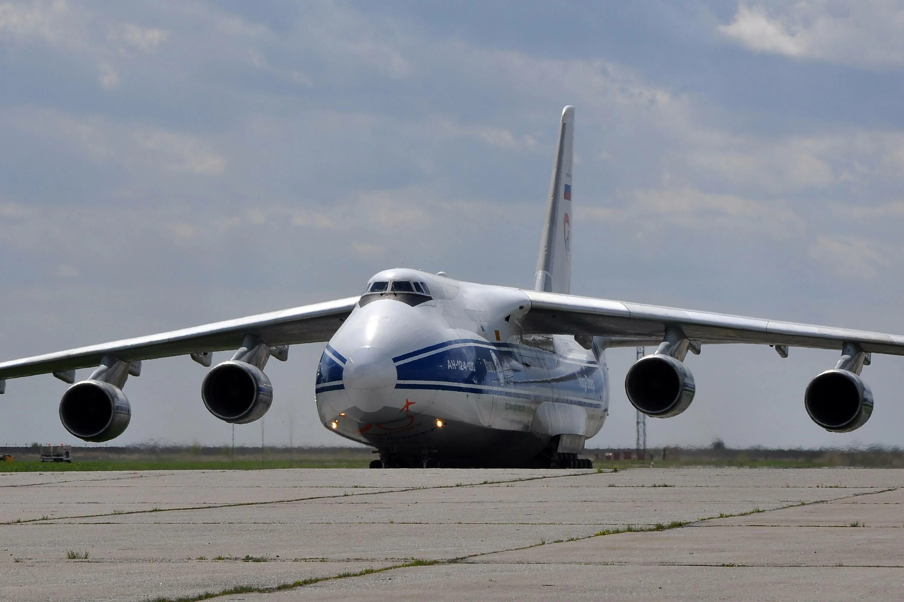 Большие российские самолеты. АН-124 военно-транспортный самолёт. Грузовой АН 124.