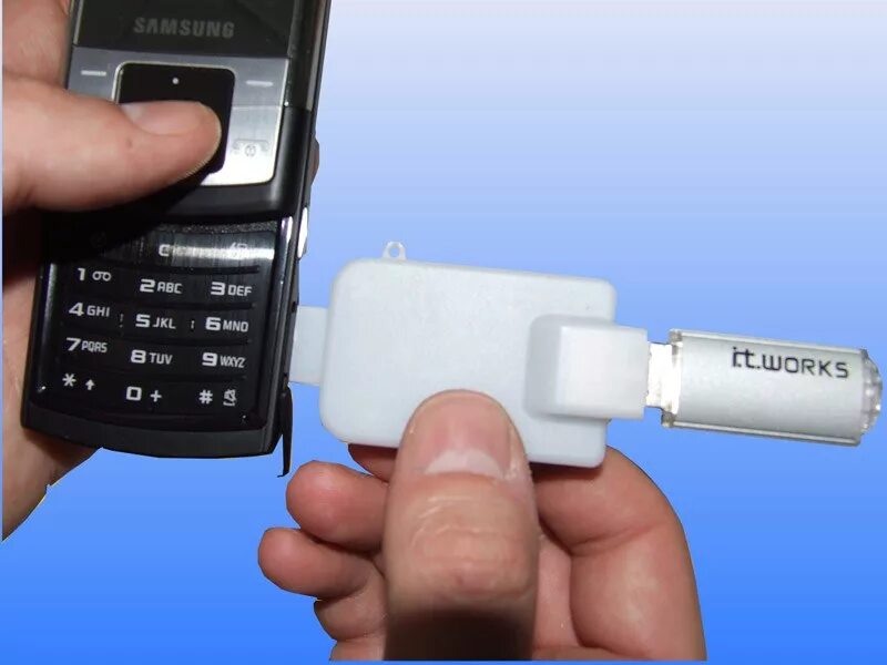 Загрузить флешку на телефоне. Mobidapter - адаптер SD-USB. Переходник Mobidapter — SD to USB Adapter. Переходник для телефонной флешки на компьютер. Что такое адаптер для телефона мобильного.