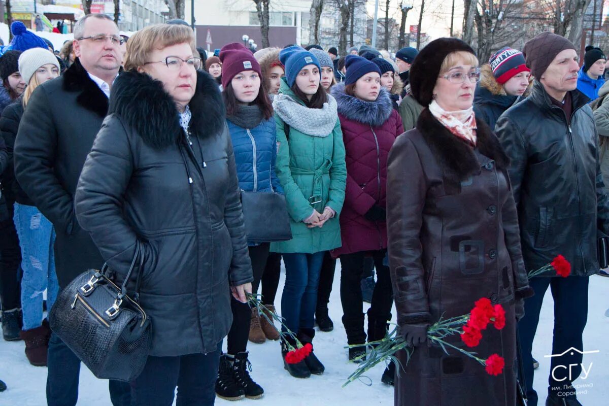 Митинг Кемерово 2018. Митинги в Кемерово 2018 зимняя вишня. Тулеев зимняя вишня митинг. Митинг после пожара в зимней вишне Кемерово. Кемерово митинг