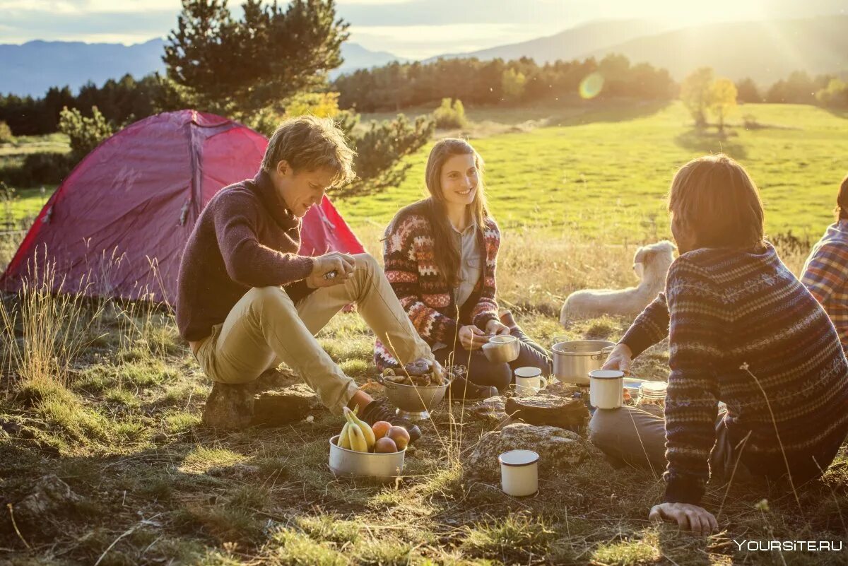 Отдых на природе. Пикник на природе. Отдых на природе фото. Пикник с друзьями на природе. Camping together