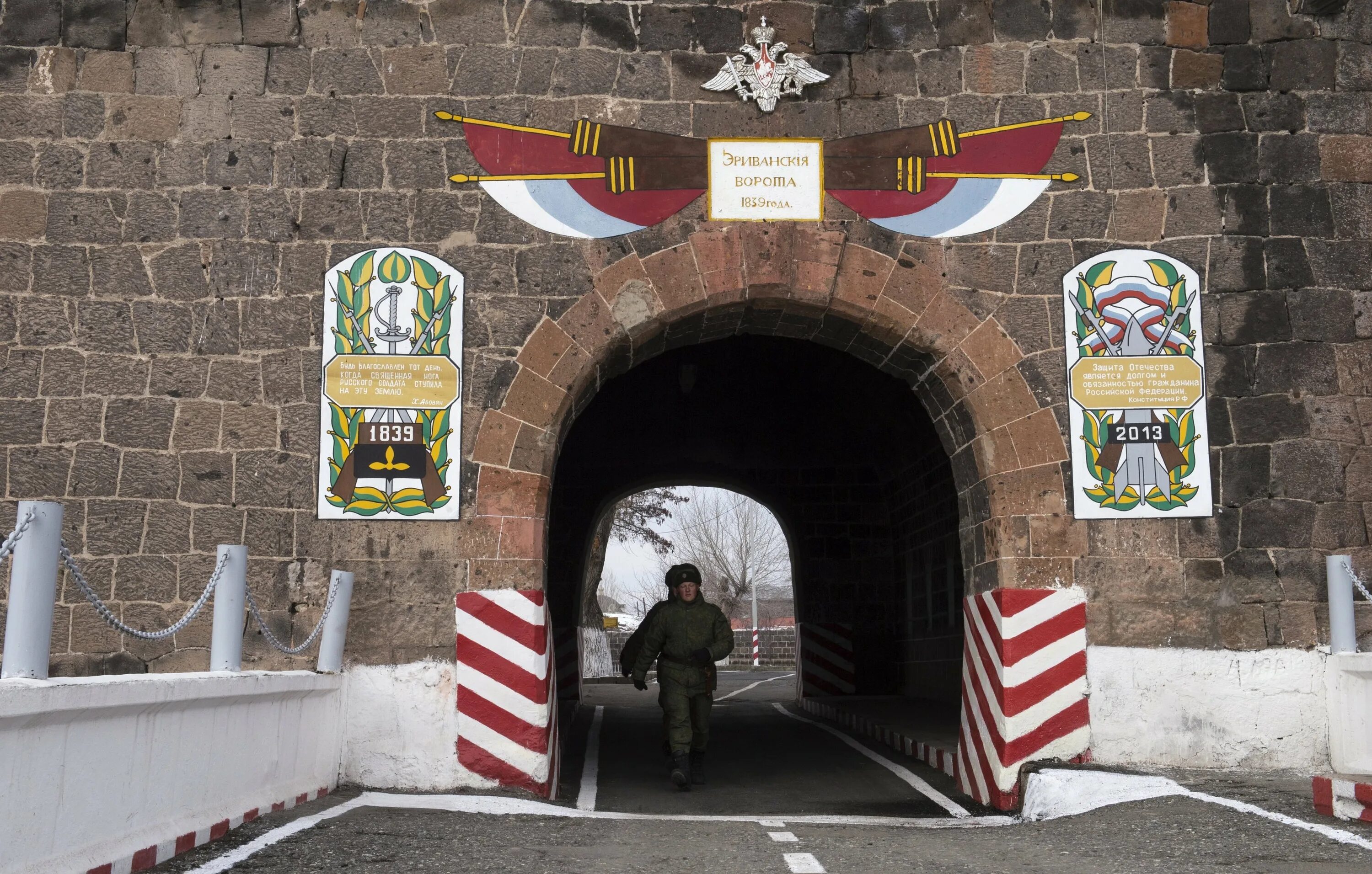 102 вб. 102 Военная база Гюмри крепость. 102 Военная база в Армении Гюмри. Российская Военная база в Армении в Гюмри. 102-Я Российская Военная база в Гюмри.