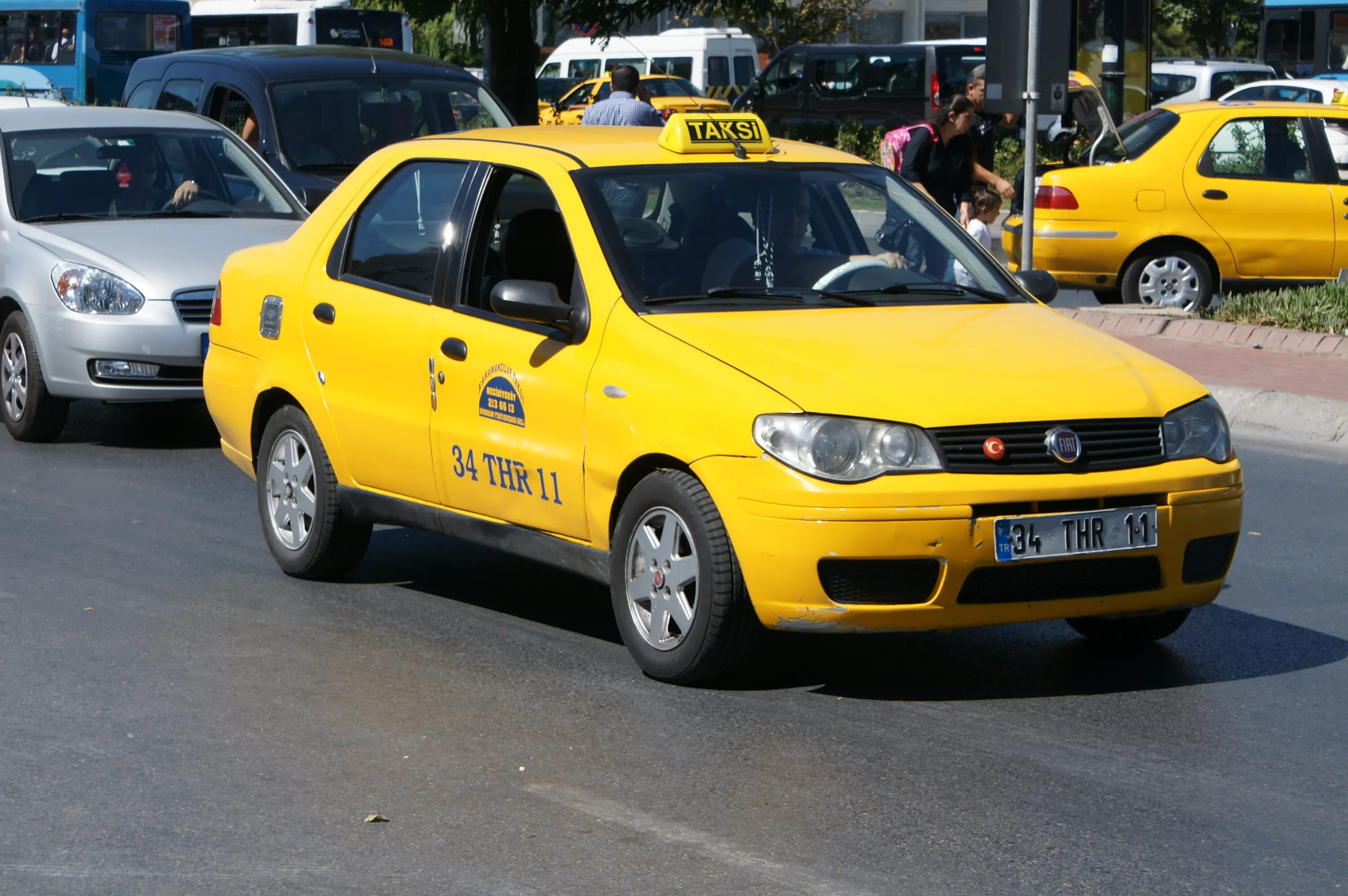 Фиат Альбеа такси. Fiat 1t Taxi. Такси в Стамбуле. Такси Фиат в Стамбуле.
