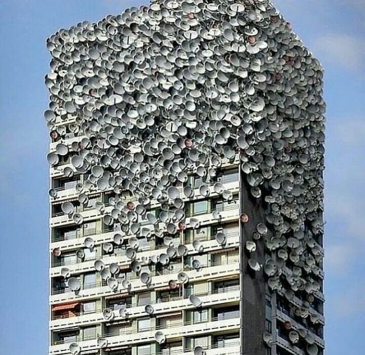 Нагромождение 4. Фон куча фотографий. Старый компьютер. Гора денег. Самая ненужная вещь в доме.