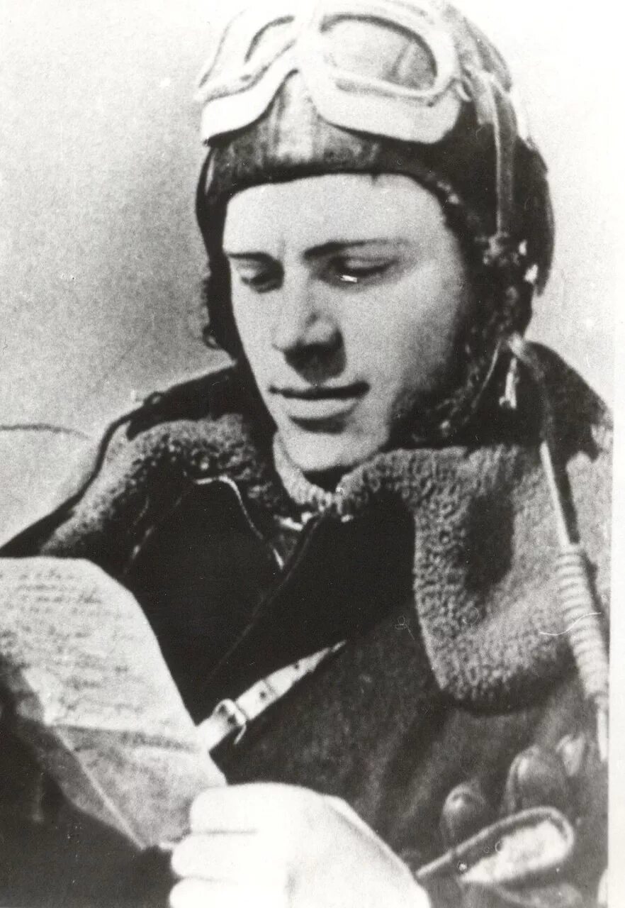 летчик вов костылев. мыхлик василий ильич дважды герой советского союза. девушки бойцы мпво в блокадном ленинграде. летчики блокадного ленинграда. герой алексей севастьянов.