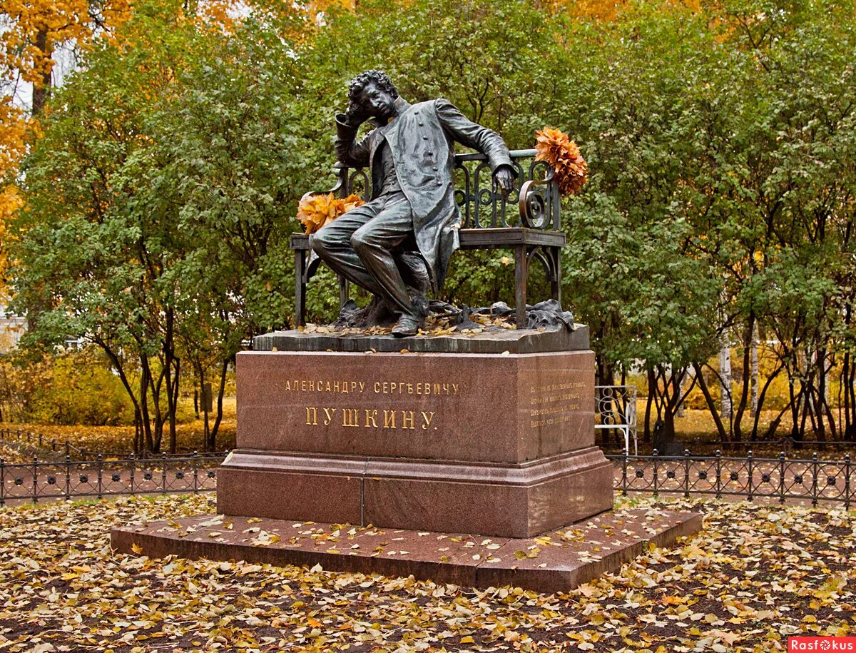 Какой памятник сделал пушкин. Памятник Пушкину в Царском селе. Памятник Пушкину лицеисту в Царском селе. Памятник Пушкину Царское слое. Царское село Пушкин Лицейский памятники.