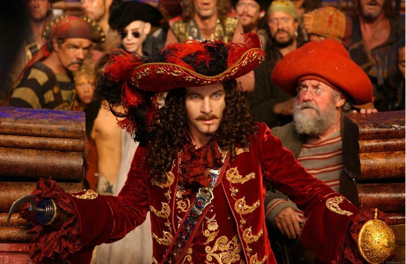 Пен крюк. Джейсон айзекс питер пэн 2003. Пен крюк. Джейсон айзекс капитан крюк. Капитан крюк 2003 джейсон айзекс.