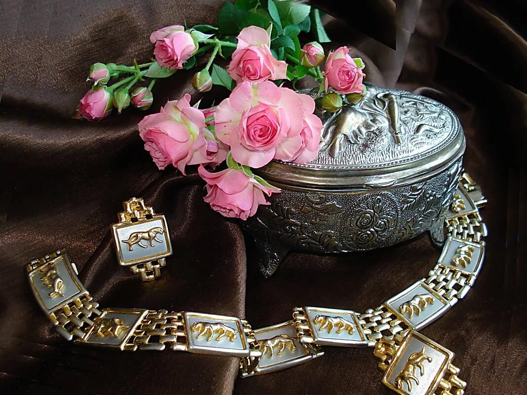 ювелирное поздравление с днем рождения. цветы для украшения. день рождение ювелира. день рождение ювелира. международный день ювелира открытка.