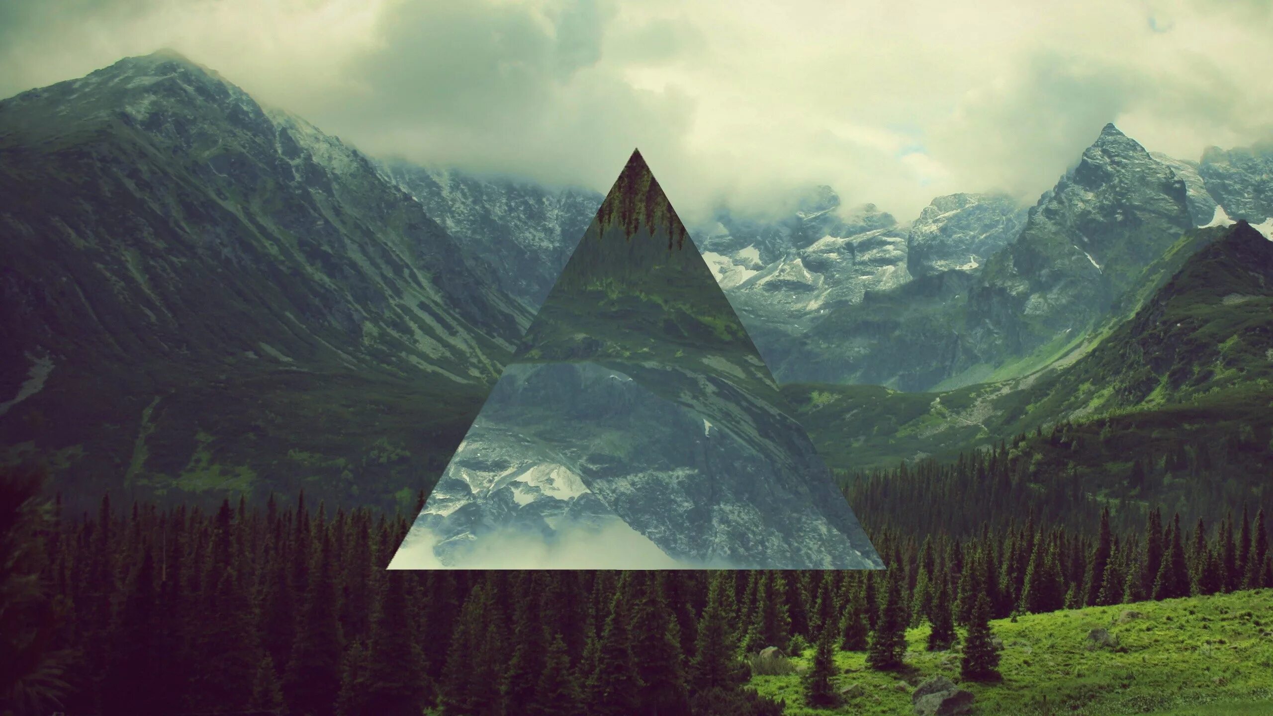 Polyscape эффект. Горы. Треугольная гора. Хипстерский треугольник.